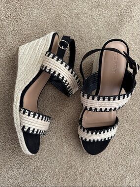 Old Navy Espadrille Black and Cream Woven Strap Wedge Sandals